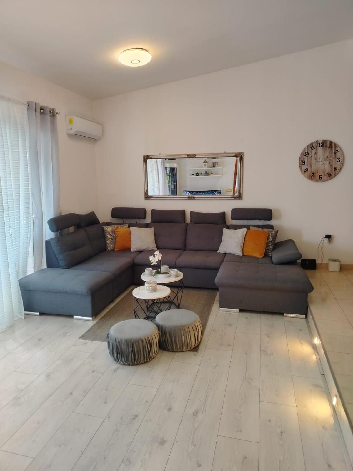 Apartment Flowers Бибинье Экстерьер фото